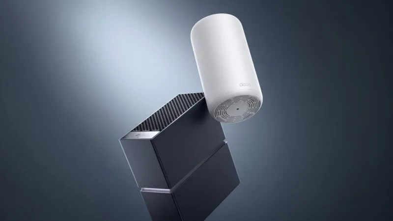 Archer 8 Ultra și Deco 8 Ultra, primele routere Wi-Fi 8 de la TP-Link, fotografiate împreună