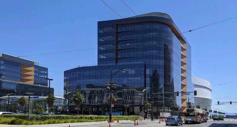 Sediul Uber din Mission Bay, San Francisco, unde au fost anunțate concedieri la Uber