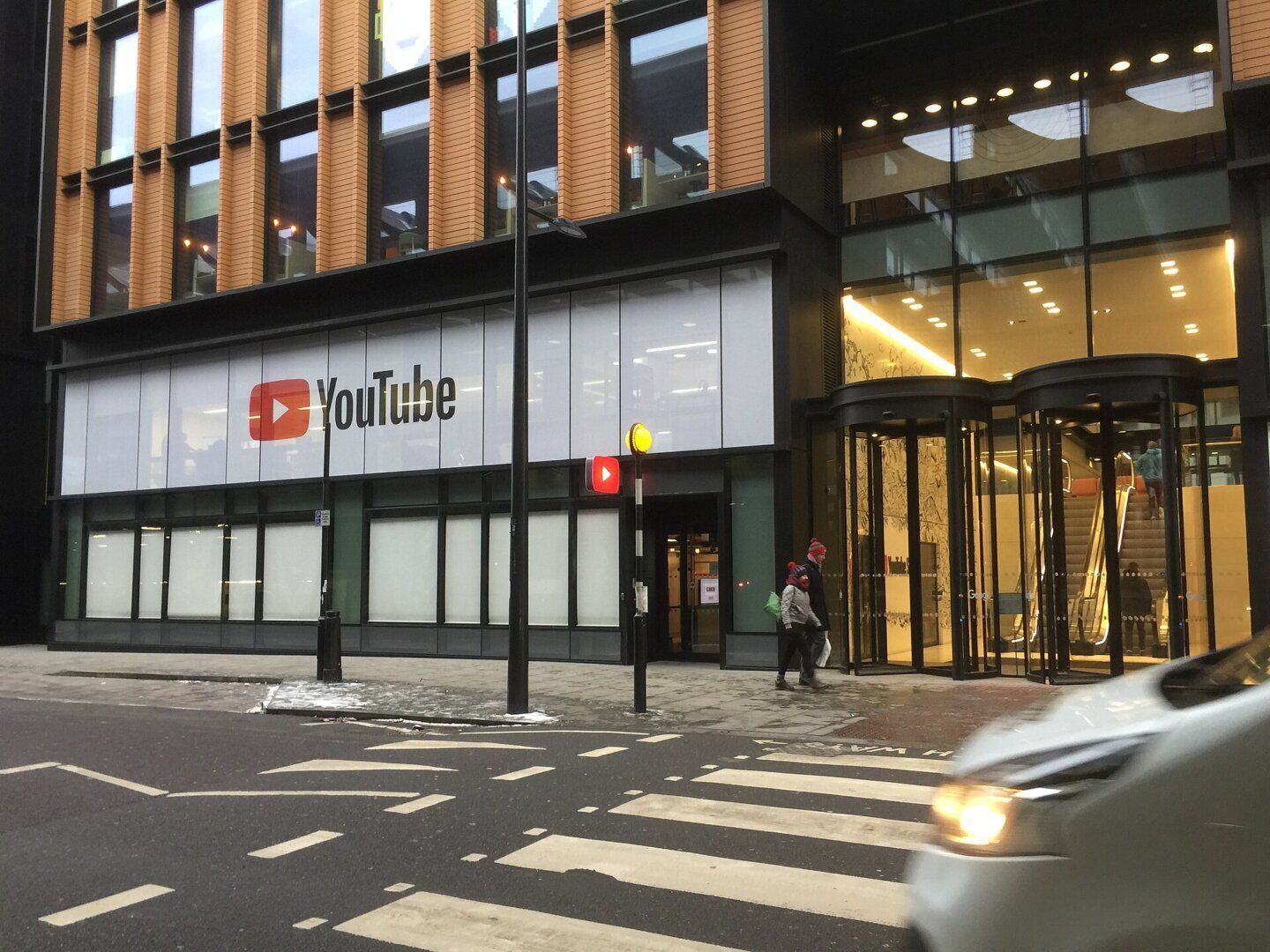 Clădirea YouTube Space din Londra, ilustrație pentru abonamentul YouTube Premium