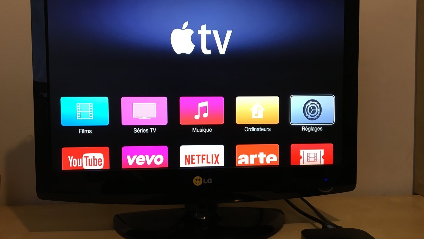 filme clasice Ecranul principal Apple TV pe un televizor, unde apar filme clasice incluse în abonament