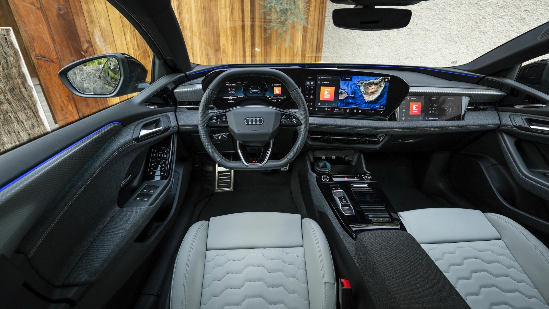 Cockpitul Audi A6 Avant e-tron, unul dintre modelele cu Spotify în Audi fără telefon