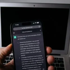 Chaturi blocate în ChatGPT: cum ascunzi conversațiile cu PIN