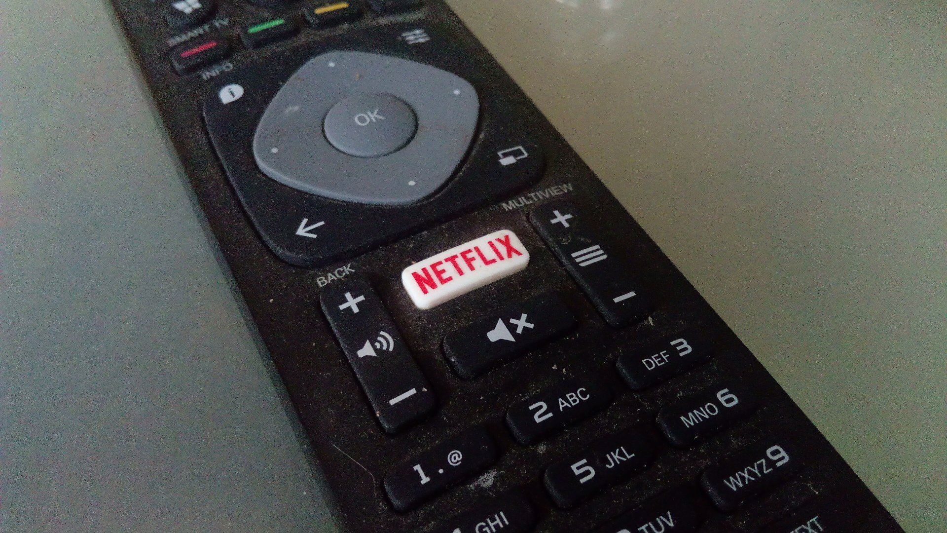 Telecomandă Philips cu buton Netflix, pentru accesul rapid la codurile Netflix