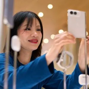 iPhone Duo iPhone Duo, fără stoc în România la lansare: livrări până în ianuarie