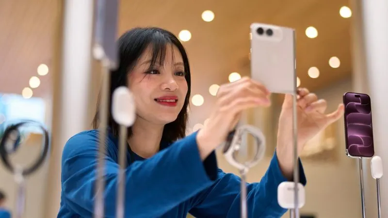 iPhone Duo, fără stoc în România la lansare: livrări până în ianuarie