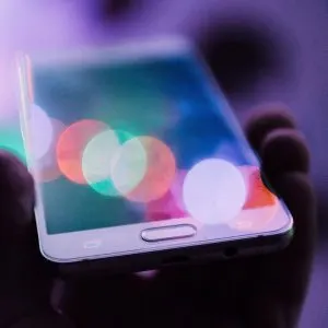 Livrările de smartphone-uri scad cu 22%: ce urmează la prețuri