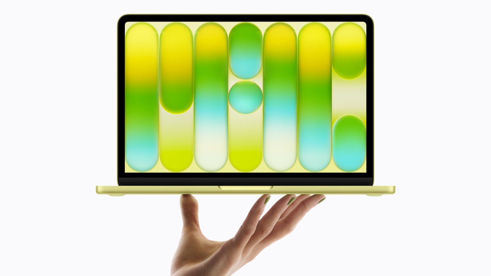 Laptop MacBook Neo galben, deschis, ținut pe palmă pe un fundal alb
