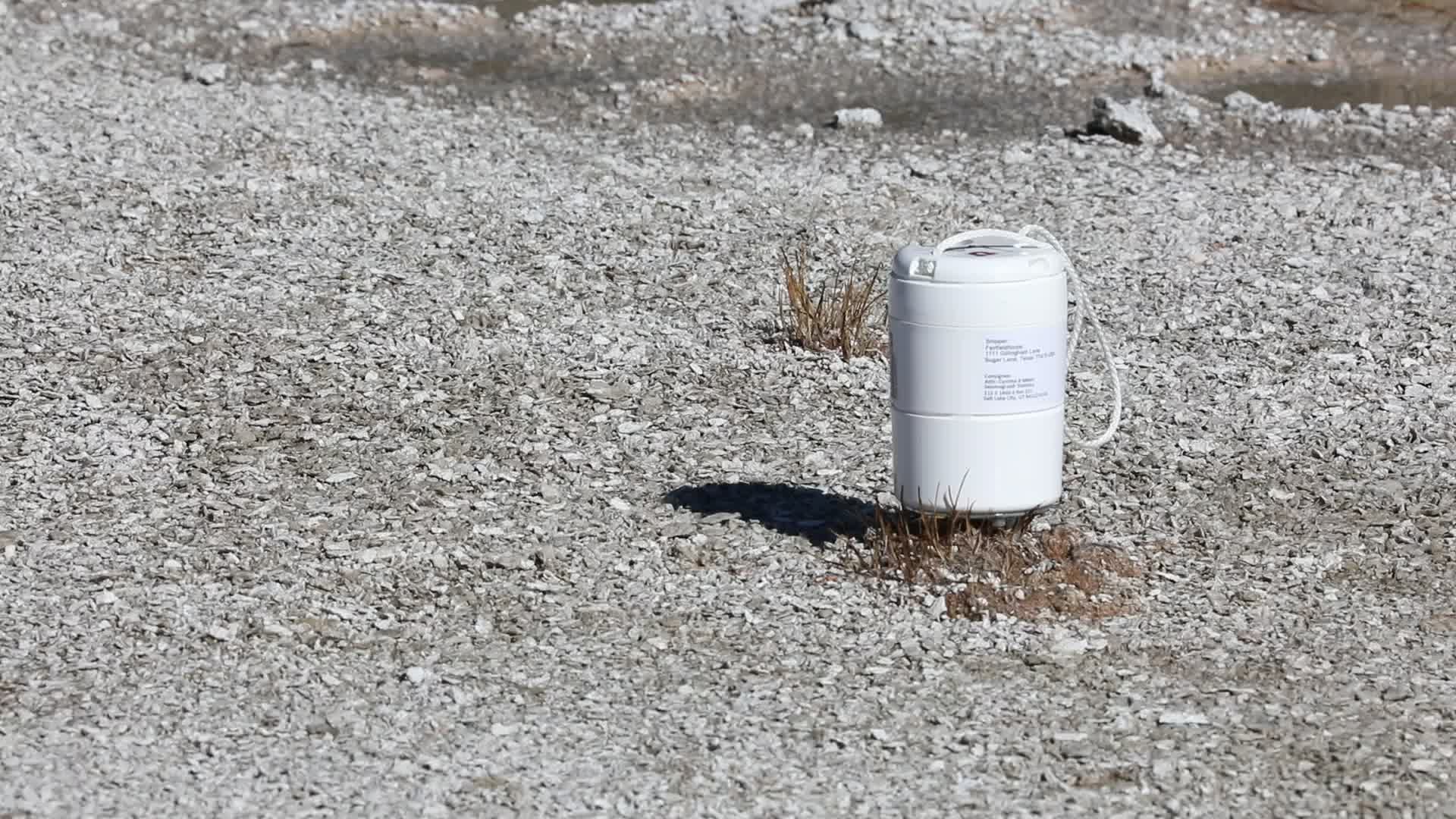 alerte de cutremur Seismometru nodal instalat în sol pentru măsurarea mișcărilor seismice