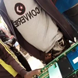Telefoane Android ieftine, infectate din fabrică: cum le verifici