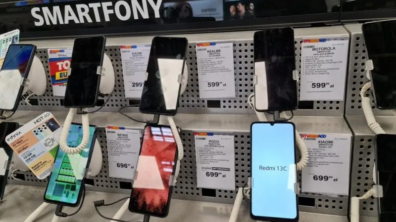 Telefoane ieftine în octombrie 2026: 8 modele între 700 și 1.700 lei