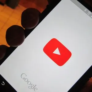 AV2 YouTube trece la AV2 din 2027: video cu circa 30% mai puține date